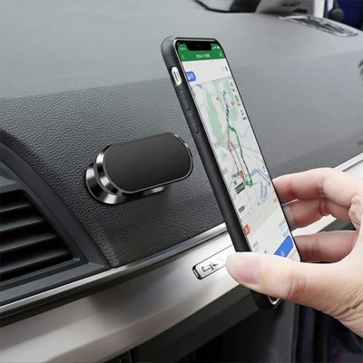 le-telephone-à-poser-sur-le-support-magnétique-pour-voiture
